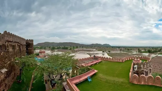 Neemrana's - Hill Fort - Kesroli | Racastan - Jaipur Bölgesi - Alwar (ve civarı) - Alwar