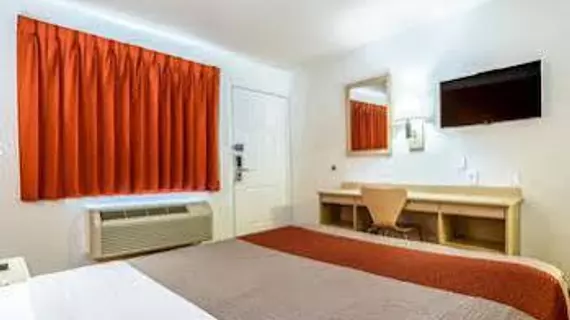 Motel 6 Anaheim - Fullerton East | Kaliforniya - Orange County - Anaheim