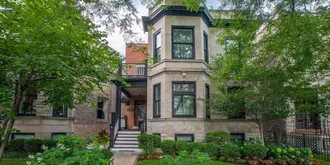 Chicago Guest House on Newport Avenue