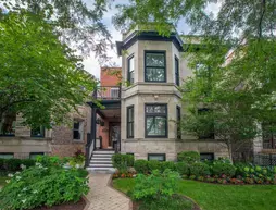 Chicago Guest House on Newport Avenue