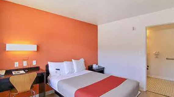 Motel 6 Santa Barbara - Goleta | Kaliforniya - Santa Barbara (ve civarı) - Goleta