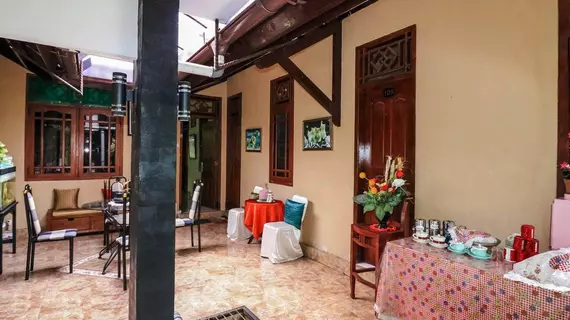 Ndalem Pundhi Guest House | Yogyakarta Özel Bölgesi - Yogyakarta (ve civarı) - Depok