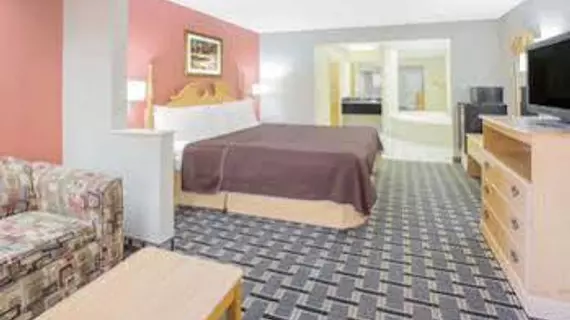 DAYS INN AND SUITES PINE BLUFF | Arkansas - Pine Bluff (ve civarı) - Pine Bluff