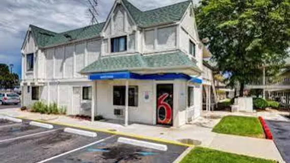 Motel 6 Denver West Wheat Ridge - North | Kolorado - Denver (ve civarı) - Wheat Ridge