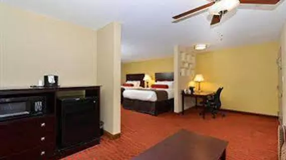 Quality Suites Nashville Airport | Tennessee - Nashville-Davidson - Nashville (ve civarı) - Nashville - Opryland - Donelson