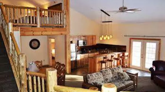 Stafford's Crooked River Lodge & Suites | Michigan - Petoskey (ve civarı) - Alanson