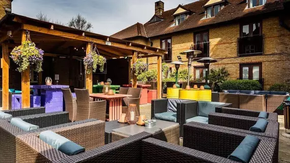 Crown Hotel | Surrey (kontluk) - Chertsey - Ottershaw - Runnymede