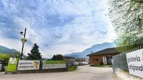 Camping Due Laghi | Trentino-Alto Adige - Trento İli - Levico Terme