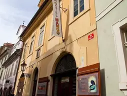 Hostel Mango | Prag - Městská čast Praha 1 (en büyük Prag ilçesi) - Mala Strana