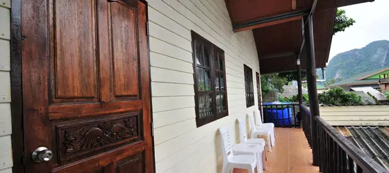 Phi Phi October Guesthouse | Krabi İli - Ko Phi Phi