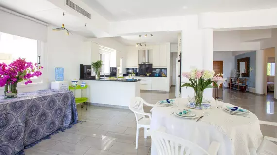 Sunset Beachfront Villa Meneou | Larnaka Bölgesi - Larnaka