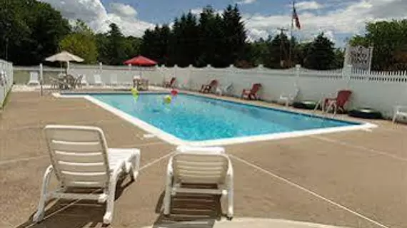 Saco River Motor Lodge & Suites | New Hampshire - Center Conway