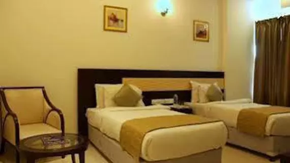 OYO Premium Near Udaipur Railway Station | Racastan - Udaipur Bölgesi - Udaipur