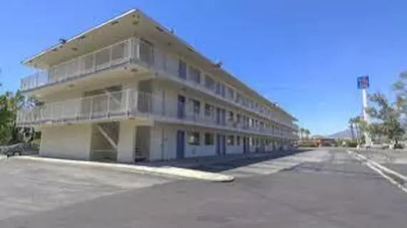 Motel 6 San Bernardino North | Kaliforniya - San Bernardino County - San Bernardino (ve civarı) - San Bernardino