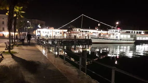 Appartamenti Esmera | Lombardy - Brescia (il) - Desenzano del Garda