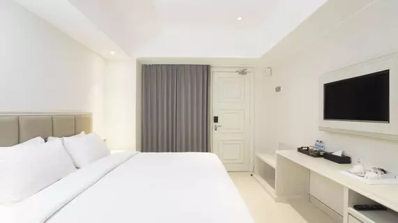 Alron Hotel | Bali - Kuta - Raya Kuta