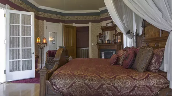 Alexander Mansion Historic Bed and Breakfast | Minnesota - Winona