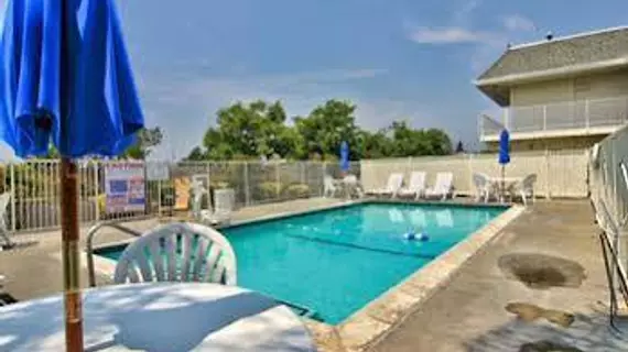 Motel 6 Sacramento South | Kaliforniya - Sacramento (ve civarı) - Sacramento