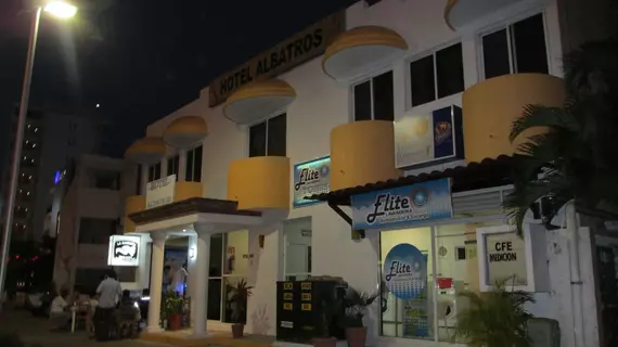 Hotel Albatros | Colima - Manzanillo (ve civarı) - Manzanillo