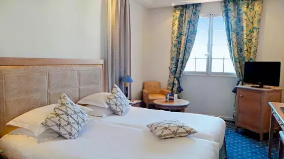 Hotel Giraglia | Provence - Alpes - Cote d'Azur - Var - Sainte-Maxime - Saint-Tropez (ve civarı) - Grimaud - Grimaud Limanı