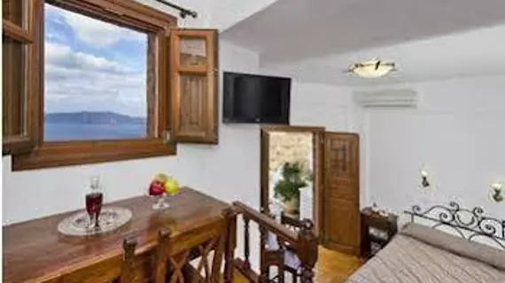 Smaro Studios | Ege Adaları - Santorini