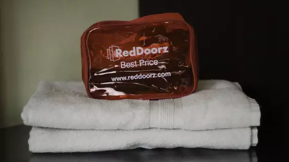 RedDoorz near Gubeng Station | Doğu Cava - Surabaya - Gubeng