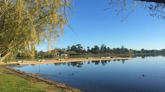 Lake Wendouree Apartments on Grove St | Victoria - Ballarat - Lake Wendouree