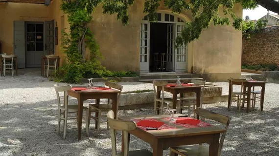 Hostellerie de l'Abbaye de Frigolet | Provence - Alpes - Cote d'Azur - Bouches-du-Rhone (bölge) - St.-Remy-de-Provence (ve civarı) - Tarascon