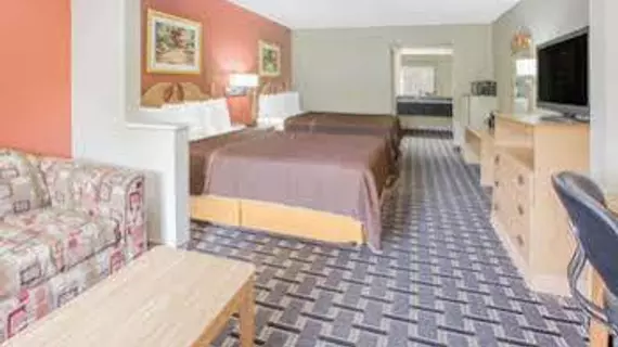 DAYS INN AND SUITES PINE BLUFF | Arkansas - Pine Bluff (ve civarı) - Pine Bluff