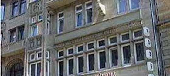 Hotel Merit | Baden-Wuerttemberg - Rems-Murr-Kreis - Stuttgart (ve civarı) - Stuttgart - Rathaus