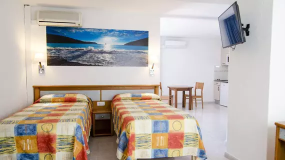 Formentera 1 Apartamentos | Balearic Adaları - İbiza Adası - Sant Antoni de Portmany