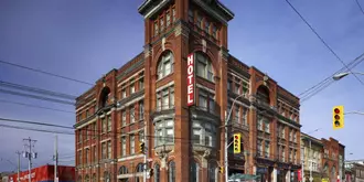 Gladstone Hotel