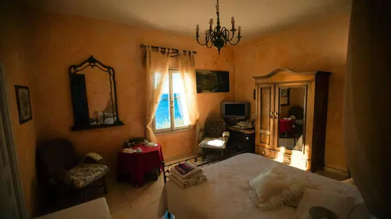 Romantic Casa Lorenzina B&B | Liguria - Imperia (il) - Ventimiglia - Latte