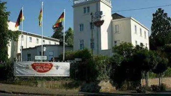 Burghotel Ad Sion | Kuzey Ren-Westfalia - Bonn (ve civarı) - Rheinbreitbach