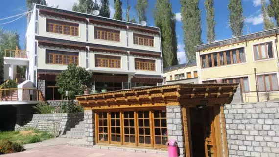 Abu Palace | Cammu ve Keşmir - Leh