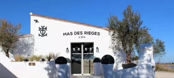 Mas des Rieges and Spa | Provence - Alpes - Cote d'Azur - Bouches-du-Rhone (bölge) - Arles (ve civarı) - Saintes-Maries-de-la-Mer