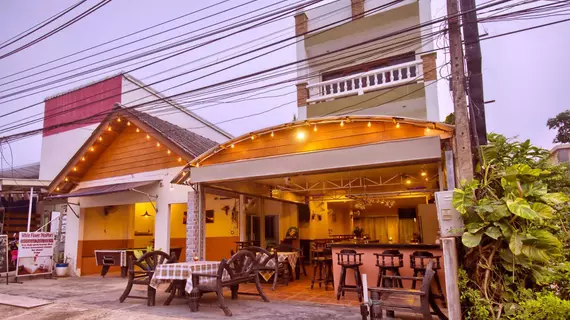 Hugs Guesthouse and Hostel | Krabi İli - Ko Lanta