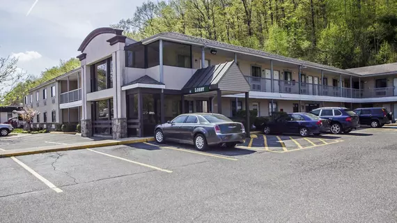 Rodeway Inn and Suites | Connecticut - Torrington (ve civarı) - Torrington