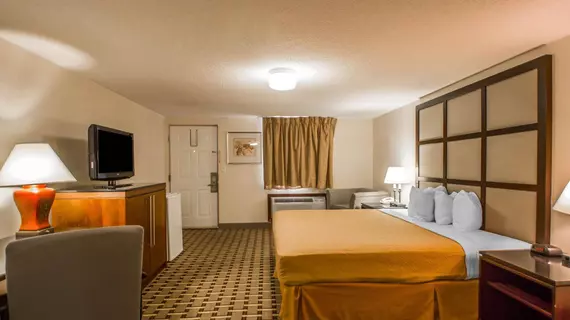 Rodeway Inn and Suites | Connecticut - Torrington (ve civarı) - Torrington