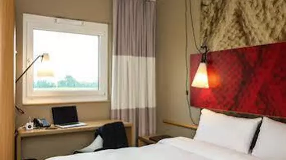 Hôtel ibis Cambrai | Hauts-de-France - Nord (bölge) - Cambrai (ve civarı) - Fontaine-Notre-Dame