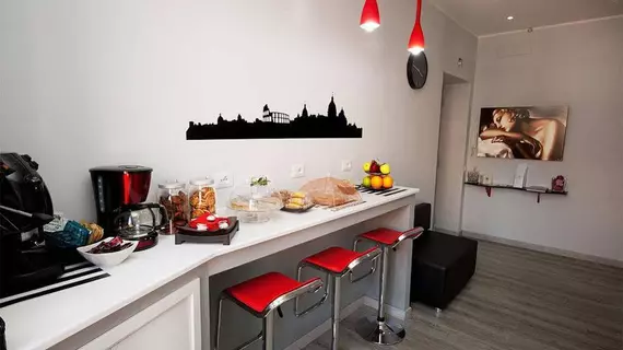 SMART HOLIDAYS ROMA B&B | Lazio - Roma (ve civarı) - Roma Kent Merkezi - San Giovanni