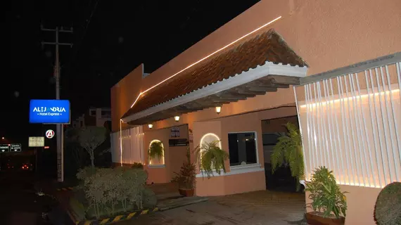 Hotel Express Alejandría | Veracruz - Xalapa (ve civarı) - Emiliano Zapata