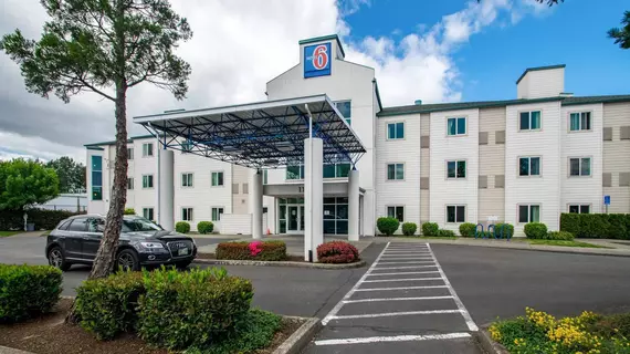 Motel 6 Portland North | Oregon - Portland (ve civarı) - Portland