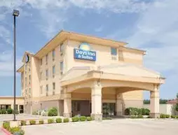 Days Inn & Suites Russellville | Arkansas - Russellville (ve civarı) - Russellville