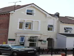 Circle Guest House | Hampshire (kontluk) - Southampton - Ocean Village - Southampton Kent Merkezi