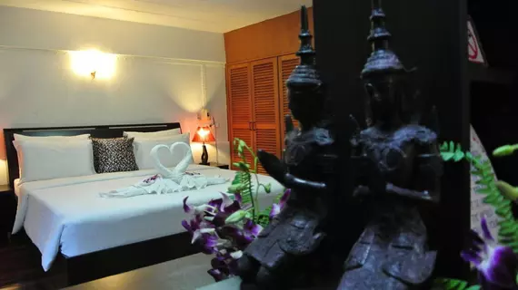 Karon Sunshine Guesthouse & Bar | Phuket (ve civarı) - Thalang