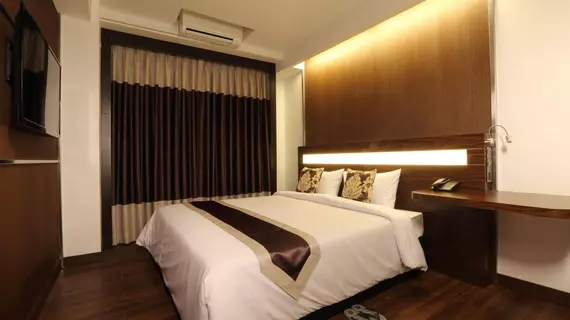 Clover Suites Royal Lake Yangon | Yangon - Bahan