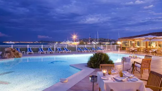 Hotel Giraglia | Provence - Alpes - Cote d'Azur - Var - Sainte-Maxime - Saint-Tropez (ve civarı) - Grimaud - Grimaud Limanı