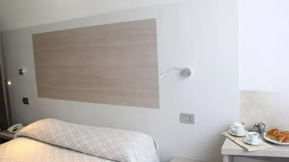 Hotel Due Giardini | Lombardy - Milano (ve civarı) - Milano - Merkez İstasyonu