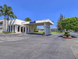 Motel 6 Claremont CA | Kaliforniya - Los Angeles County - San Gabriel Valley